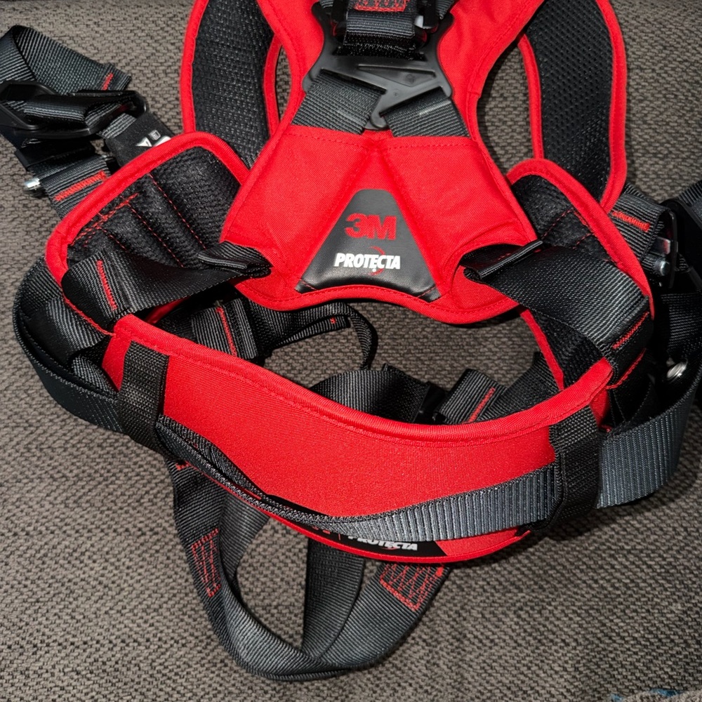 3M Protecta Red Safety Harness - Picture 3 of 3